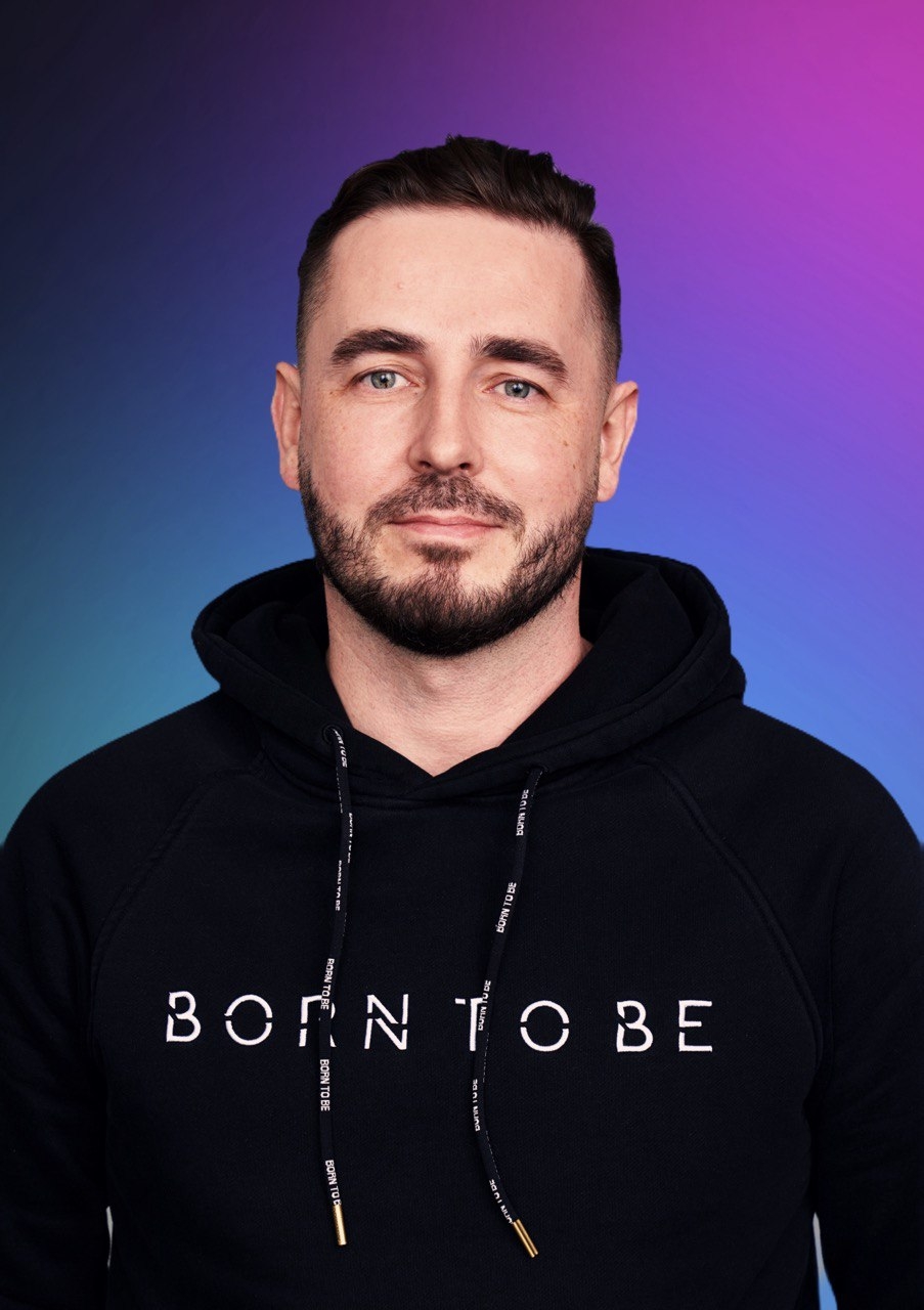 Дмитрий Твердохлебов — основатель Omnius.team, AI-консультант и спикер